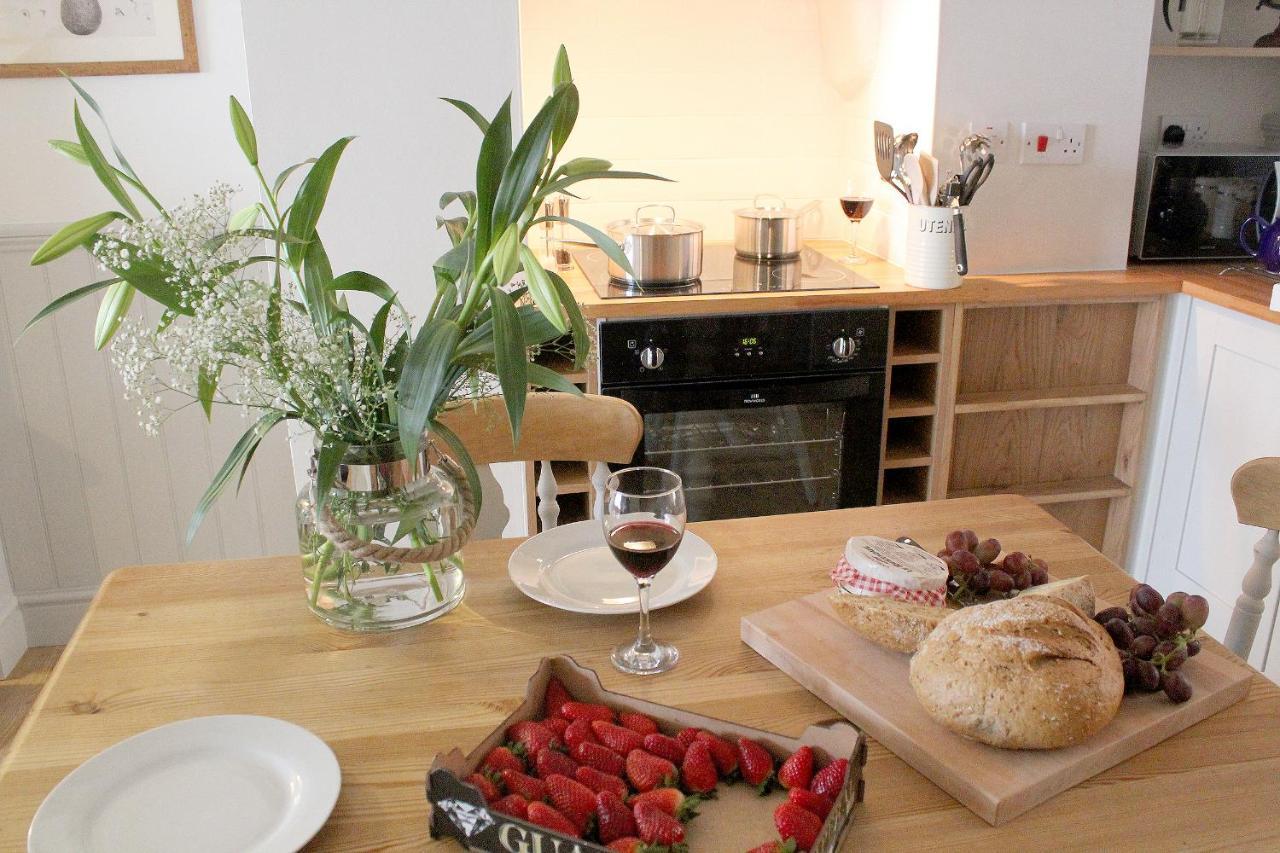 Beautiful Seaside One Bedroom Apartment 샬돈 외부 사진