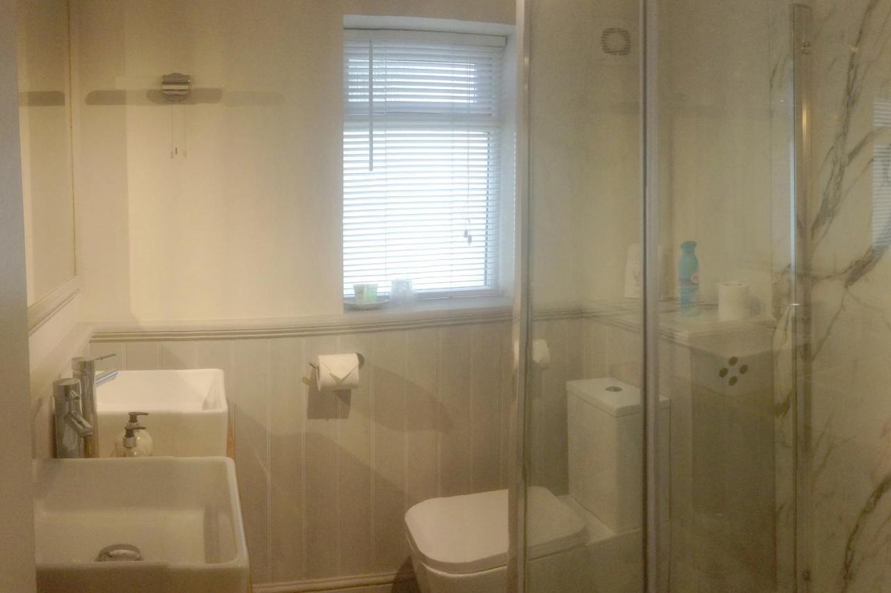 Beautiful Seaside One Bedroom Apartment 샬돈 외부 사진