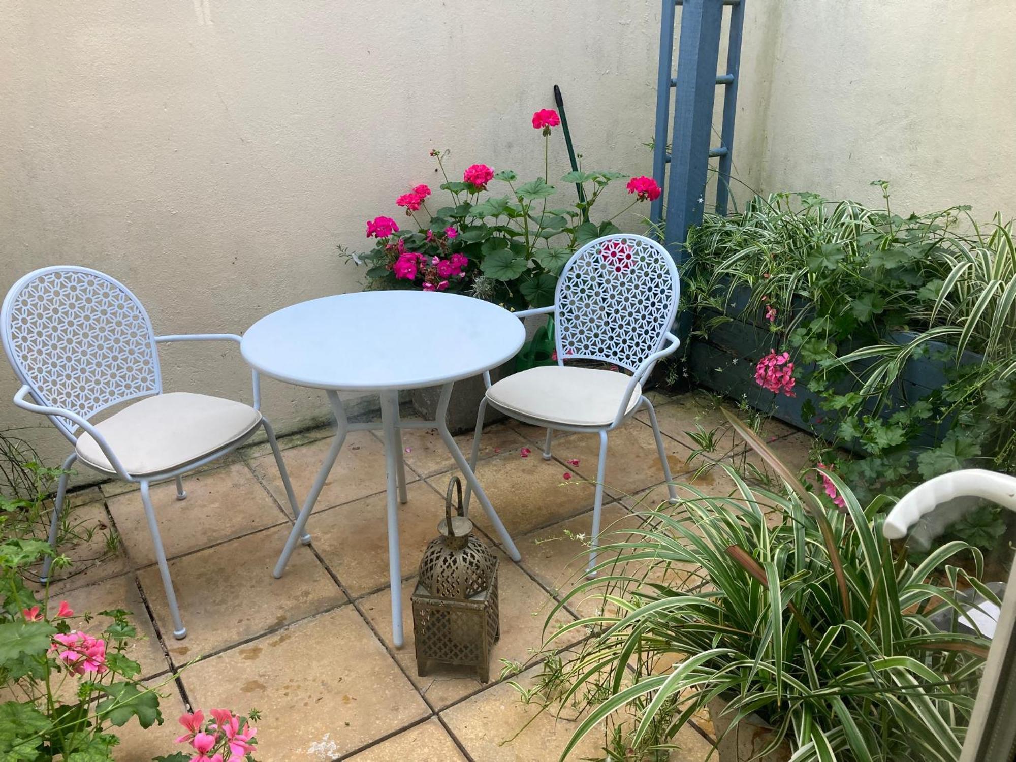 Beautiful Seaside One Bedroom Apartment 샬돈 외부 사진